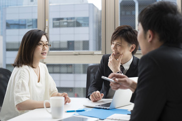 Businessmen have a new product of the meeting in the office