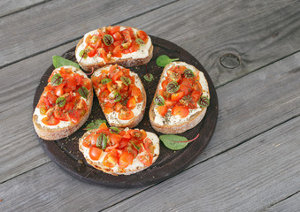 Sandwich with tomatoes, goat cheese and basil