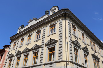 Façade d’immeuble classique à Prague