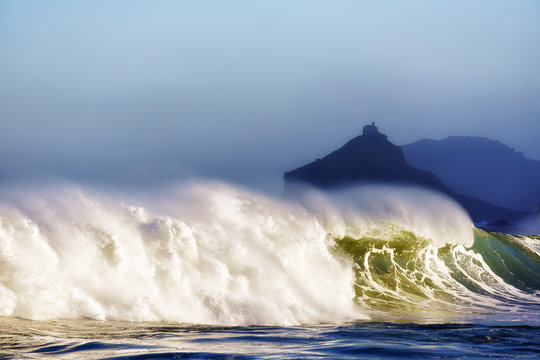 wave breaking in Bakio