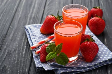 Crédence de cuisine en verre imprimé Jus Jus de fraise sucré