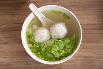Chinese fish ball soup in Taiwanese style from above　台湾のフィッシュボールスープ 魚丸湯