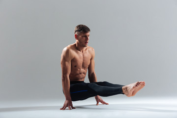 Obraz premium Fitness man doing yoga exercises