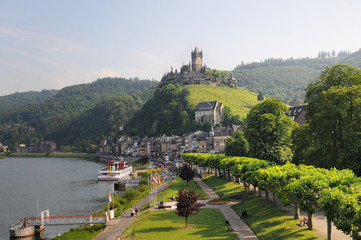 Fototapeta na wymiar Cityscape of Cochem with Mosel river and castle