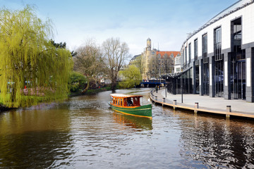 Gracht nähe Leidseplein in Amsterdam © Dan Race