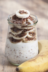 Dessert of oatmeal with flax seeds and banana.