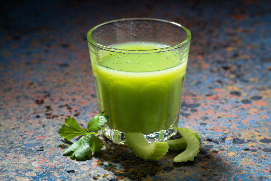 glass of juice of celery and greens