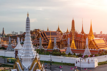 Fototapeta premium ..Grand palace and Wat phra keaw at sunset bangkok, Thailand.