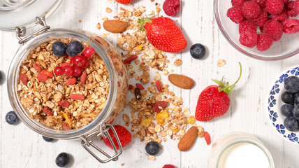 muesli and berries