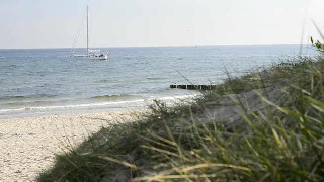 Segelschiff ankert in der Ostsee