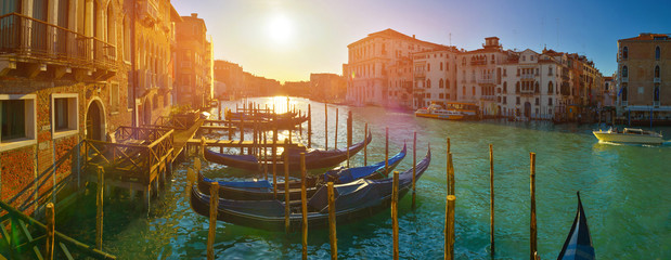 Grand Canal bei Sonnenuntergang, Venedig, Italien © denis_333
