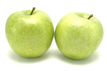 Яблоки на белом фоне крупным планом