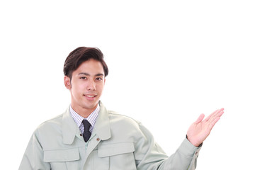 案内する労働者