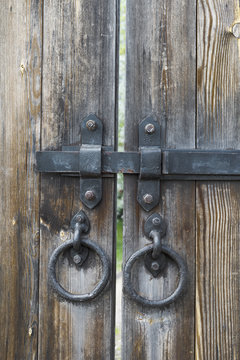 Старые деревянные ворота