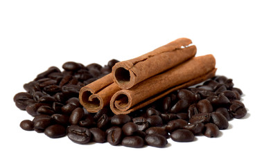 Obraz na płótnie Canvas Several sticks of cinnamon and coffee beans. / Isolated /