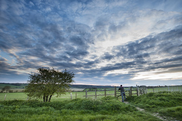 Fototapeta premium Beautiful English countryside landscape over fields at sunset