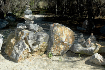 Empilement de roches par la main de l'homme