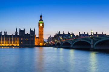 Obraz premium Big Ben and Westminster Bridge in London at night, UK