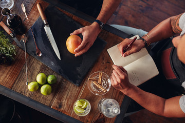 Barmen experimenting with creating cocktail drink © Jacob Lund