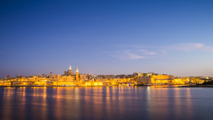 Fototapeta na wymiar Malta cityscape - The ancient walls of Valletta with St.Paul's Cathedral at magic hour