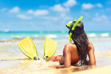 Beach vacation snorkel girl snorkeling with mask and fins. Bikini woman relaxing on summer holidays lying down in water after snorkelling with snorkel tuba and flippers sun tanning. - obrazy, fototapety, plakaty