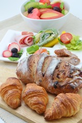 ホームパーティーの食卓