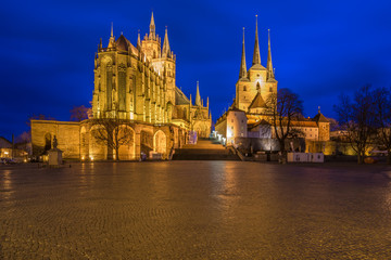 Dom und Severikirche in Erfurt am Abend, Thüringen