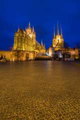 Dom und Severikirche in Erfurt am Abend, Thüringen
