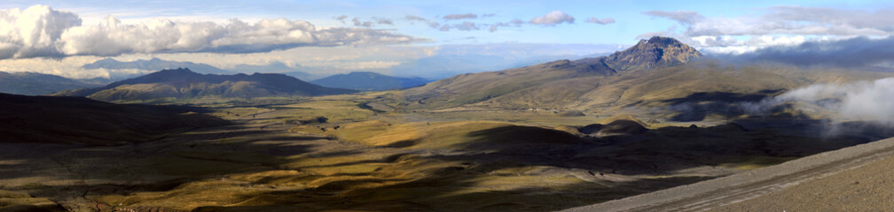 Fototapeta na wymiar Andes. El Boliche Valley with a volcano Sincholagua