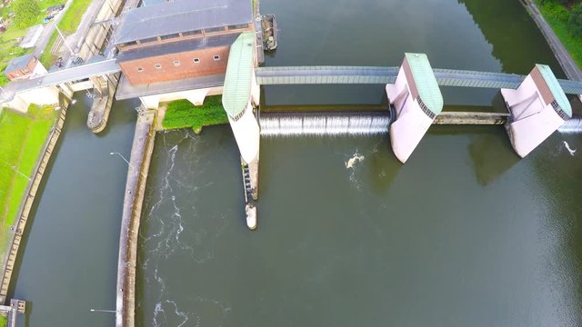 Sluice at the river Neckar near Heidelberg, Germany