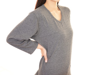 腰痛を訴える女性