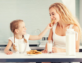 Child with mother drinking milk
