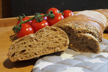 Frisch gebackenes Schweizer Wurzelbrot