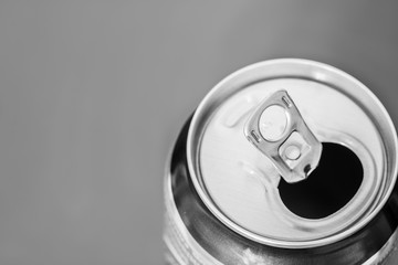 Bierdose nah, schwarz wei&szlig;