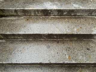 Nasse Stufen aus Beton