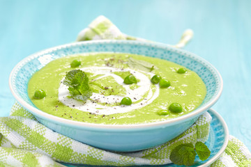 Pea soup with mint and fried bread