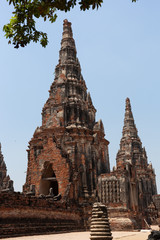Fototapeta premium Ancient pagoda on Chaiwatthanaram Temple in ayutthaya historical park thailand. 