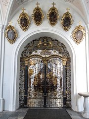 Fototapeta na wymiar Eingangstür zur Kirche des Stift Stams