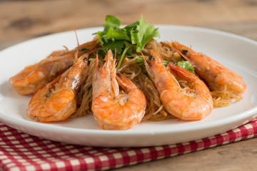 Shrimp baked with vermicelli, delicious Thai food.