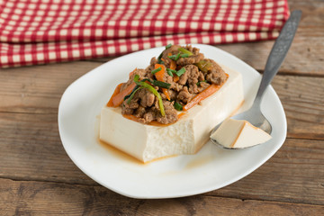 Steaming tofu topping with mince pork and carrot, onion.