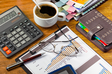 Business Objects office expanded in composition on a table