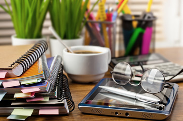 Business Objects office expanded in composition on a table