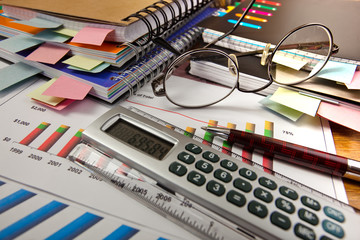 Business Objects office expanded in composition on a table