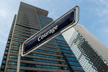Schild 76 - Courage