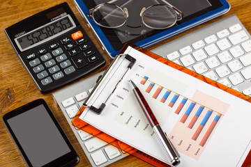 Business Objects office expanded in composition on a table