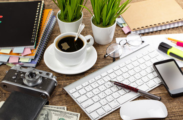 Business Objects office expanded in composition on a table