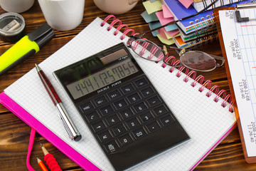 Business Objects office expanded in composition on a table