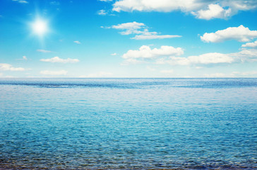 Obraz premium Beautiful sky and blue sea