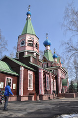 Obraz premium Wooden Orthodox Church in the spring.