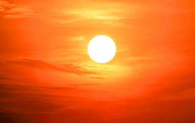 Closeup of the beautiful sun and red sky.